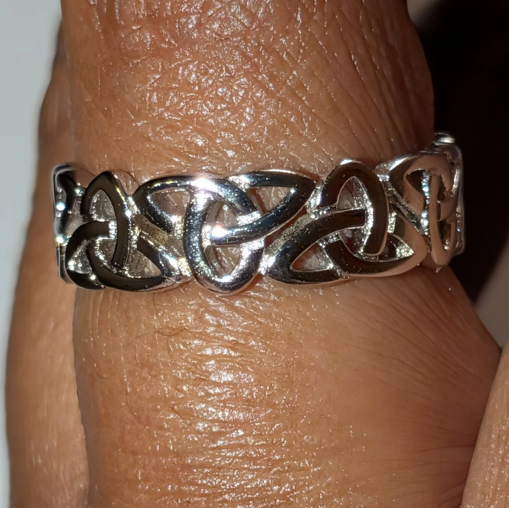 925 Sterling silver unisex elegant Celtic Hollow trinity Knot ring sz 8